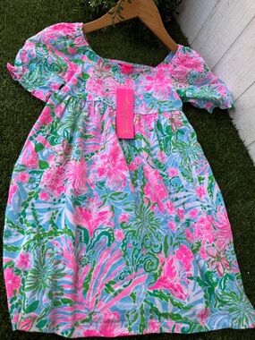 Lilly Pulitzer mini Delaney kids dress size S 4-Syears short sleeve.